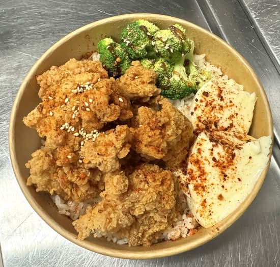 # 2. Boneless Chicken  & Steamed Eggs on Rice / # 2. 炸鸡块 配 蒸滑蛋 米饭